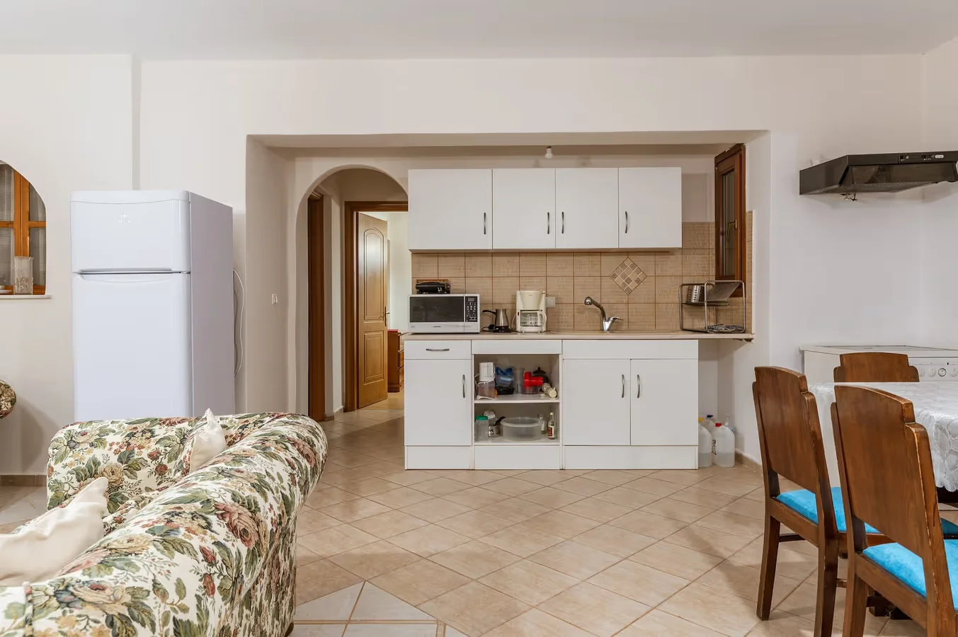 Moraki Apartment 1 in Kapparia, Andros, a Cycladic three-bedroom holiday home with mountain views